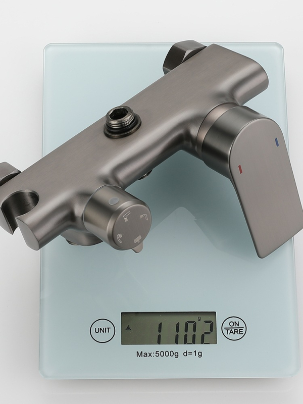 Bakreni set tuša s tlačnim gornjim mlazom i ručnim tušem, ugrađena instalacija