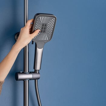 Tuš set od bakra, četverostruki protok raspršivanja s regulacijom temperature i funkcijom kiše, četvrtastog oblika, vakuumska prevlaka, model V1019, navojna ugradnja