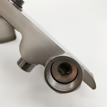 Tuš miješalica, bakreno tijelo, keramički jezgru ventila, dvostruka ručka, elektroplakirani završni premaz