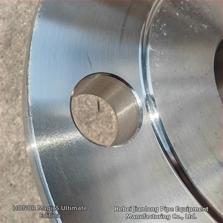 Nerezová oceľová axiálna príruba so zváraným krkom; spojenie zváraním; odolná voči korózii a vysokému tlaku; trieda 1.