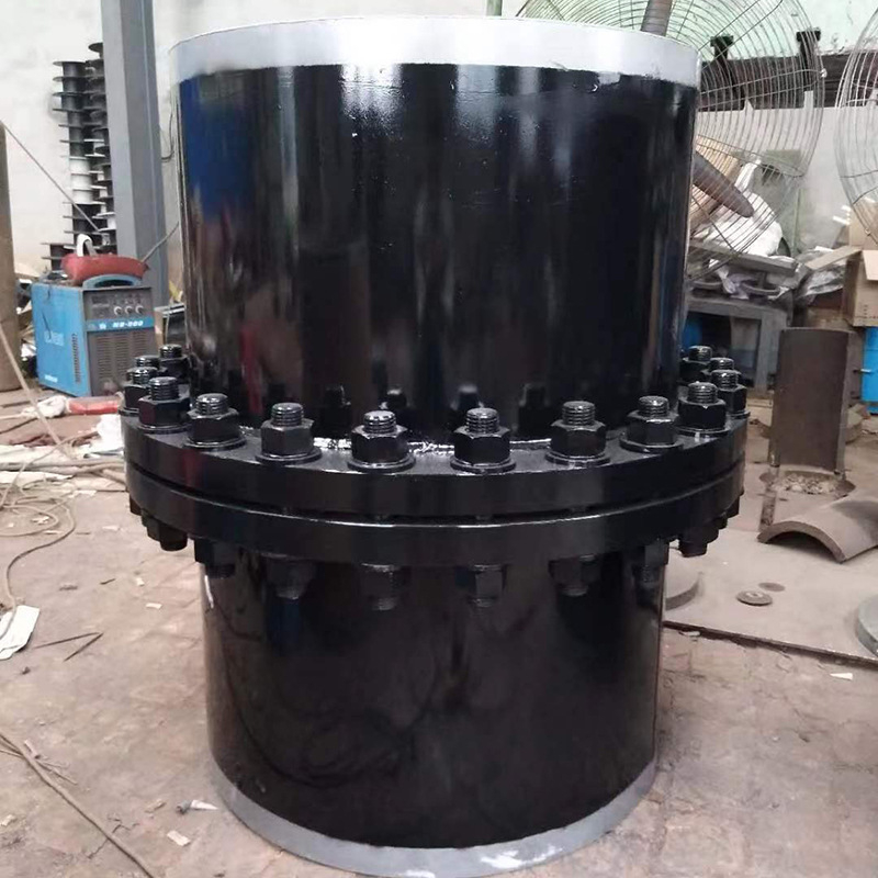 Izolált flan csatlakozó olaj- és gázvezetékekhez, monolit acélból készült axiális típus, hegesztett kapcsolattal, jó rugalmasság