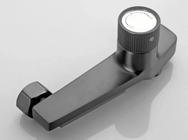 Trostruki ugradbeni bakreni miješalica za kadu s keramičkom jezgrom ventila i elektroplakiranim završnim slojem, 0–100 °C