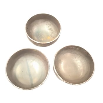 Nerezový uzáver na potrubie, ploché dno a kuželový uzáver, hladký povrch, funkcia zátky