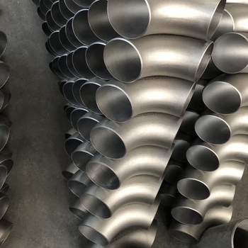 Koleno z uhlíkovej ocele, 90°/45°, žiarovo zinkované, bezšvové, hrúbka steny 6 mm