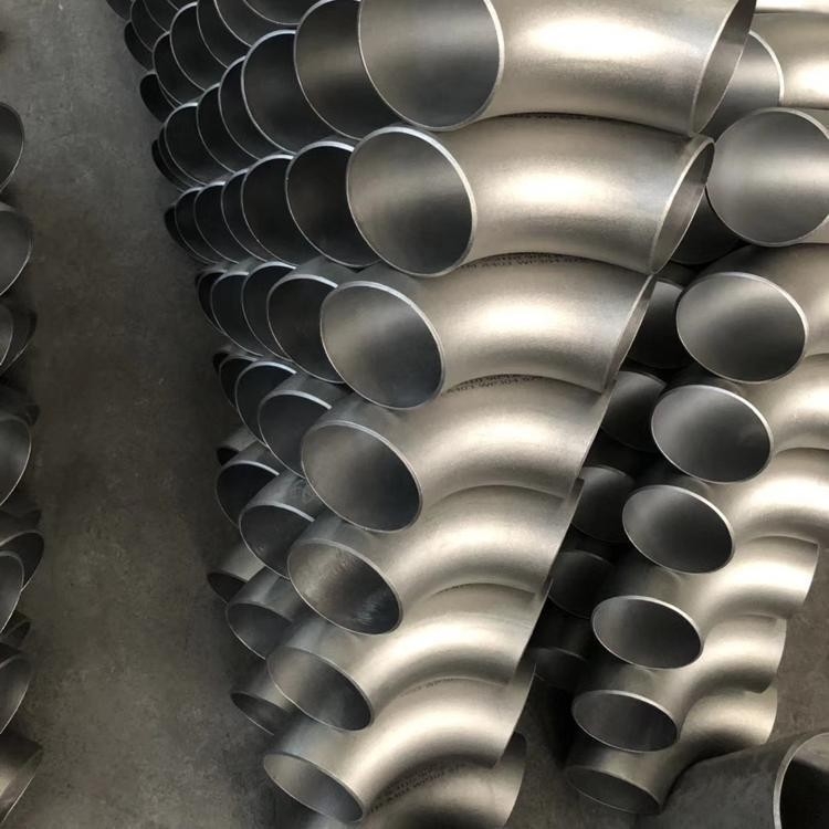 Koleno z uhlíkovej ocele, 90°/45°, žiarovo zinkované, bezšvové, hrúbka steny 6 mm