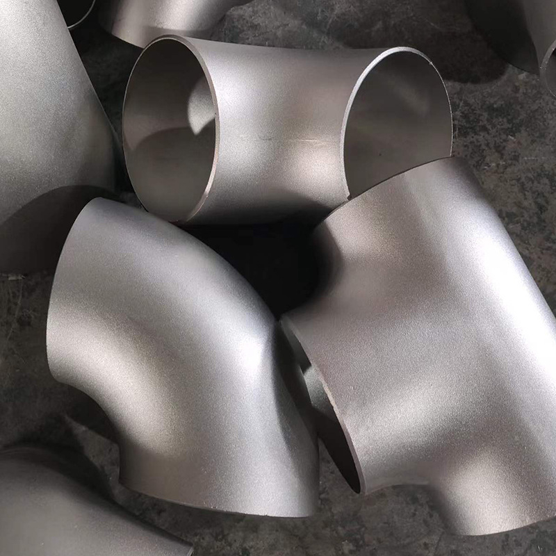 Uhol potrubia z uhlíkovej ocele, bezšvový, zváraný, odolný voči korózii a vysokému tlaku, Národný štandard, trieda 1