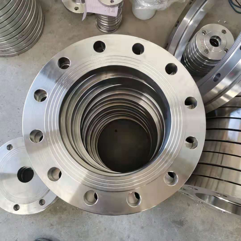 Lapos hegesztésű flanész, szénacél; kereszttípusú; csavaros csatlakozás; flanész / flanész pad; korrózióállóság, nagy nyomásállóság