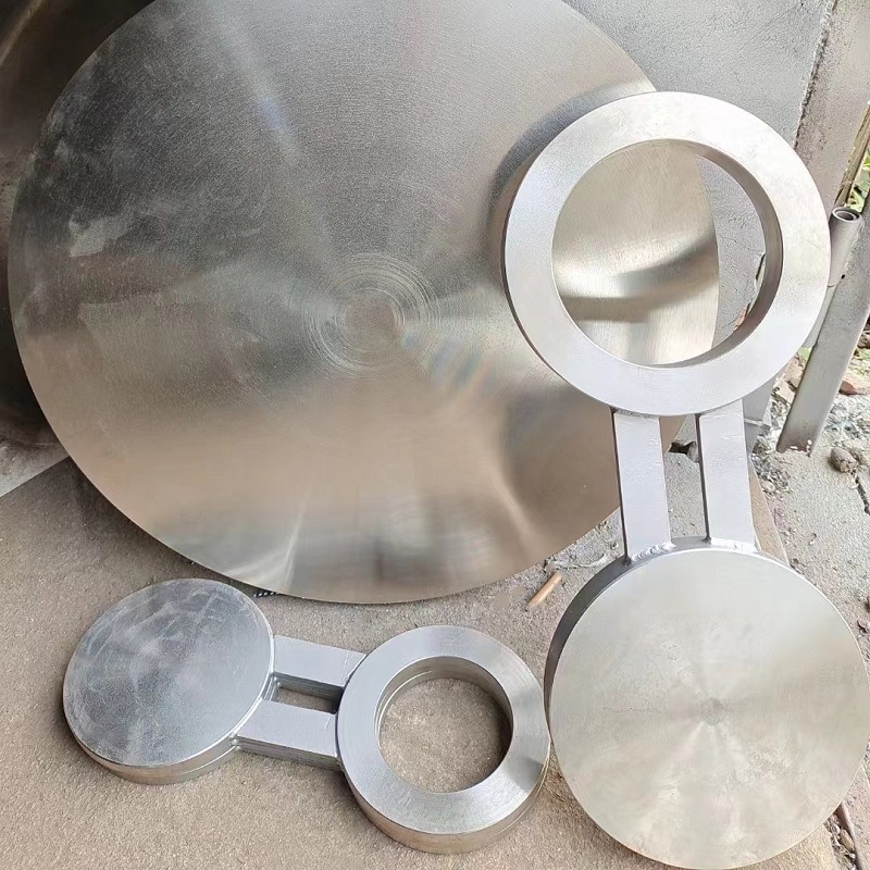 Nyolcas alakú tömítőlemez rozsdamentes acélból, 304, axiális típus, csatlakozás hegesztéssel, PTFE bevonatú tömítőgyűrű