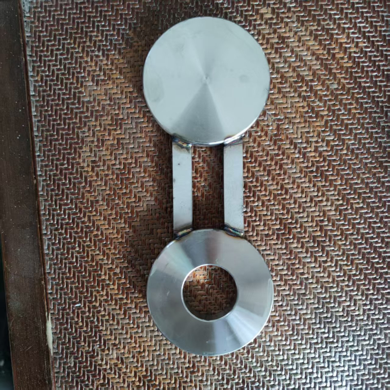 Nyolcas alakú tömítőlemez rozsdamentes acélból, 304, axiális típus, csatlakozás hegesztéssel, PTFE bevonatú tömítőgyűrű