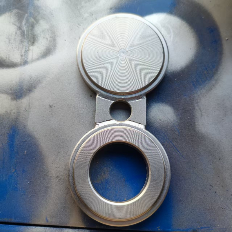 Nyolcas alakú tömítőlemez rozsdamentes acélból, 304, axiális típus, csatlakozás hegesztéssel, PTFE bevonatú tömítőgyűrű