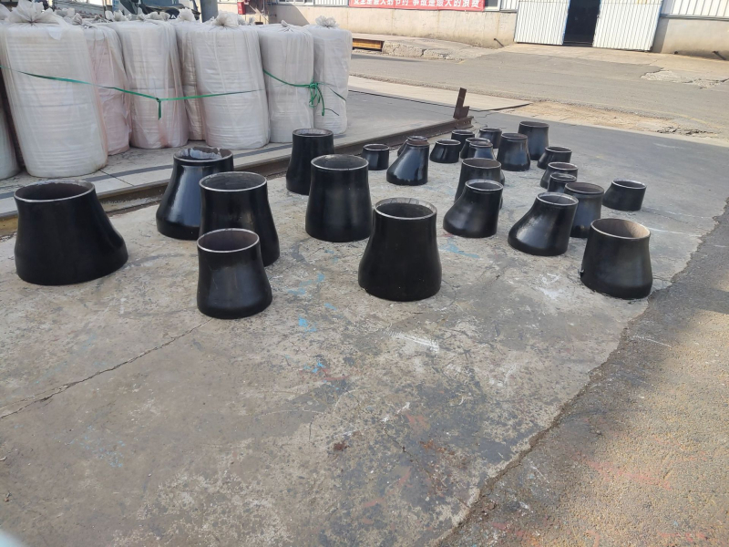 Oceľový redukčný T-kus, koncentrovaný redukčný T, zváraný spoj, materiál uhlíková oceľ, kategória AAAAA, odolný voči korózii