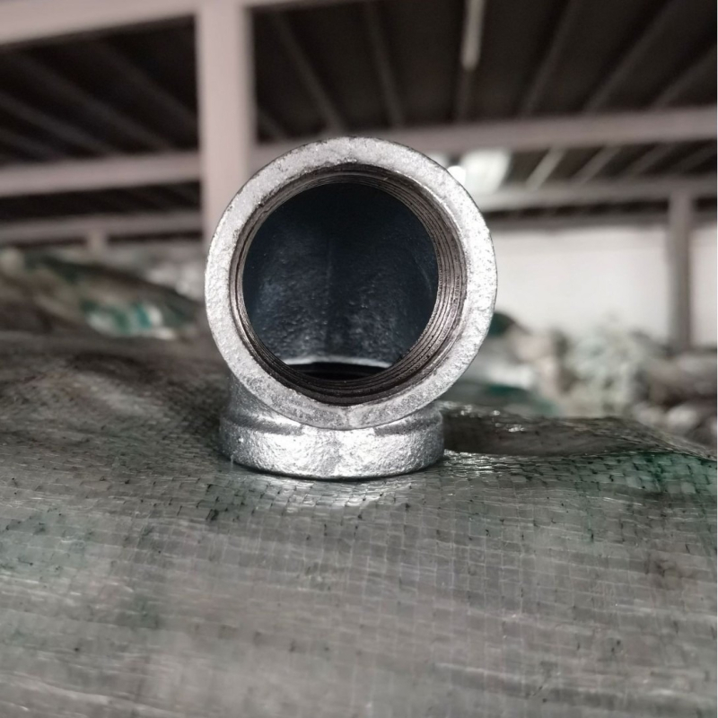 Potrubné koleno 90° s vnútorným závitom, pozinkované, z tvárnej liatiny