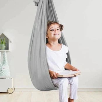 Gyermekeknek szóló terápiás hinta elasztikus vászon felülettel