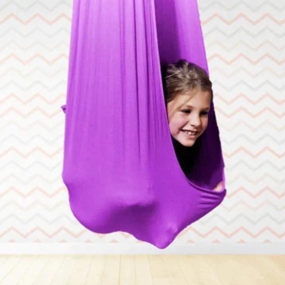 Gyermekeknek szóló terápiás hinta elasztikus vászon felülettel