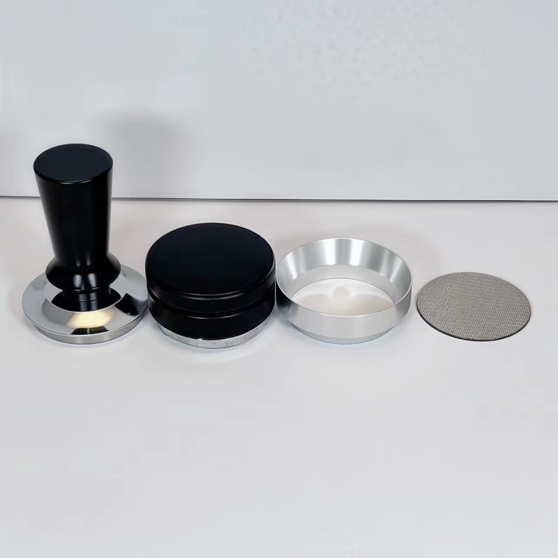 Set za kavu od 304 nehrđajućeg čelika s konstantnim pritiskom na prašak, distributer praška od aluminijske legure, prsten praška i mreža za odvajanje vode.