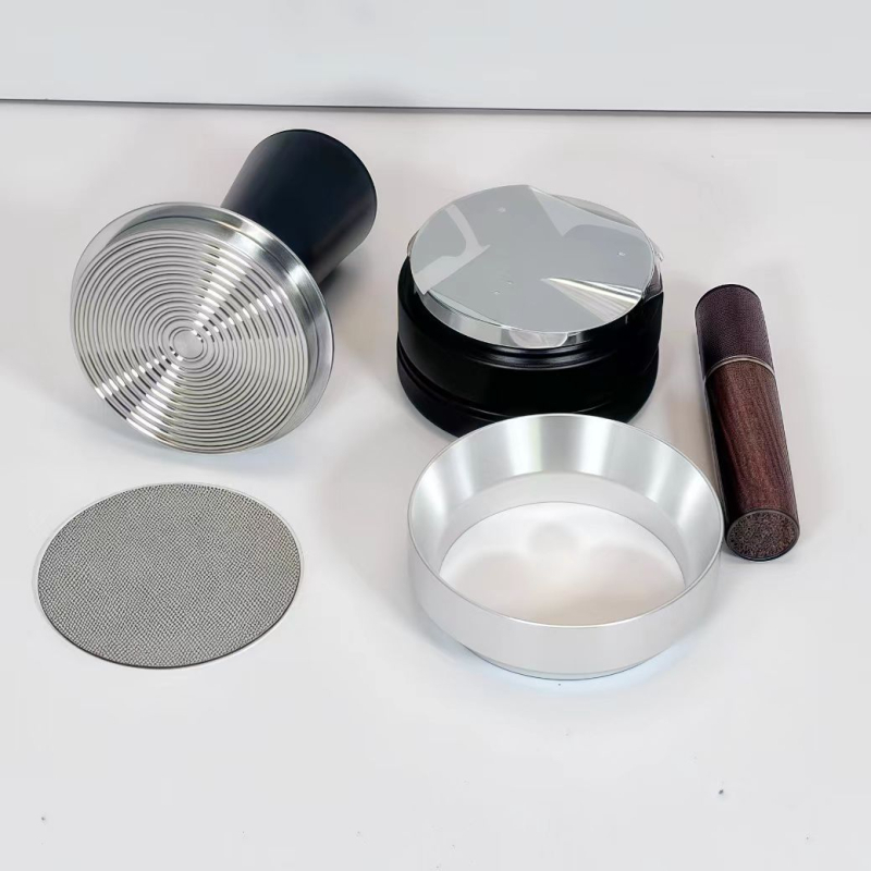 Set za kavu od 304 nehrđajućeg čelika s konstantnim pritiskom na prašak, distributer praška od aluminijske legure, prsten praška i mreža za odvajanje vode.