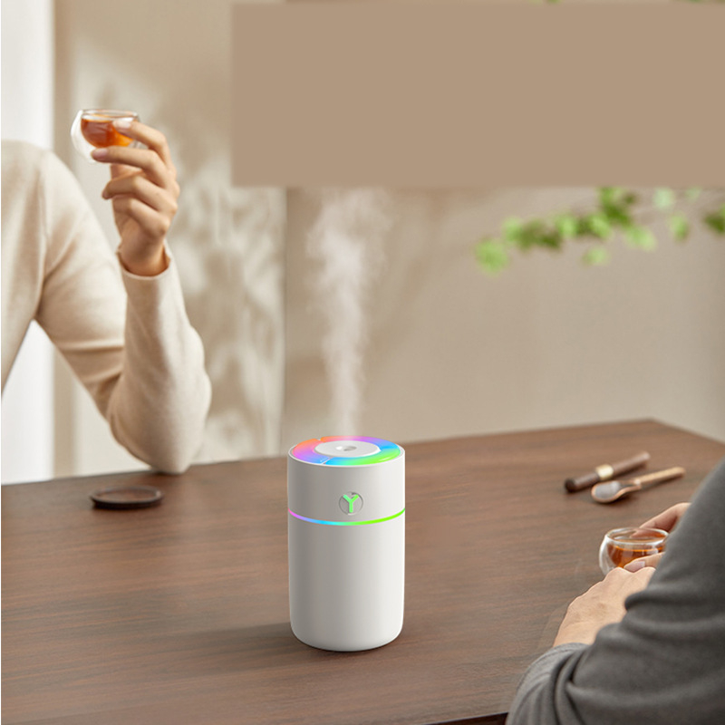 Új CL25 színes párásító, mini asztali autós permetező, hétszínű csendes aromaterápia, otthoni hangulatvilágítás
