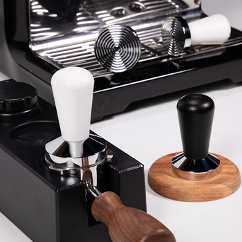 Tampač za espresso s navojnim donjim dijelom, ABS materijal, moderni minimalistički stil.