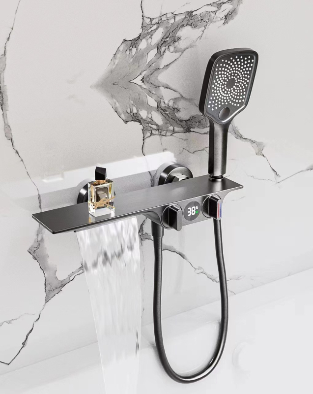 Set slavine za kadu s LED zaslonom (Bakreno tijelo; miješajući ventil; keramički jezgreni ventil; radna temperatura 0–80°C; promjer ulaza/izlaza 20,5 mm)