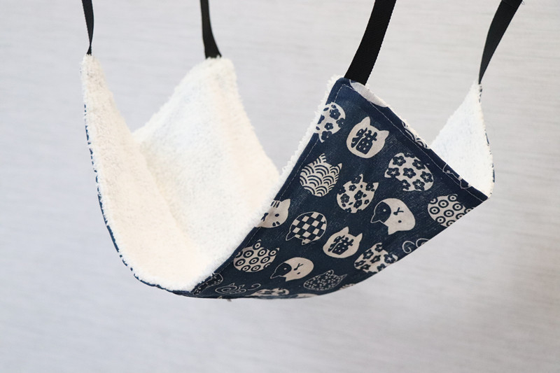 Függő macskafészek/háló, textil anyag, állítható, karmolásálló, minden évszakban meleg, beltéri és kültéri használatra