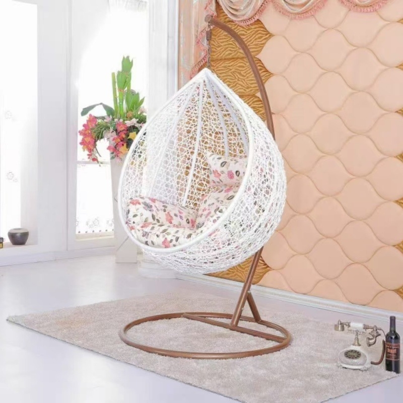 Люлеещо се закачено кресло от PE ратан с метална рамка, пасторал стил, модел X8007, с подлакътници