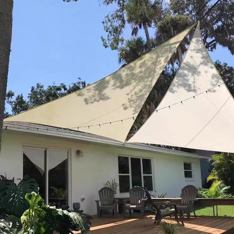 Háromszög árnyékoló vitorla 420D Oxford poliészterből, vízállóság 3000, összecsukható design, testreszabható, kültéri udvarhoz, kerthez és kempingezéshez