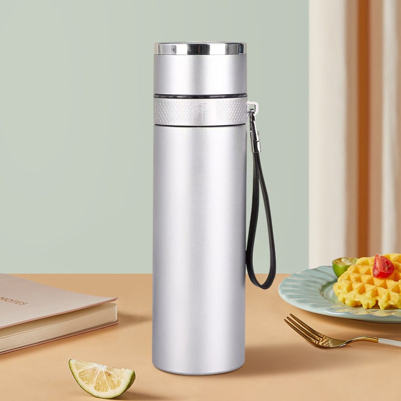 Putni termos s kapom koji se otvara jednim pritiskom, unutarnji materijal 316 inox, vanjski korpus 304 inox, vakuumska izolacija 6–12 sati