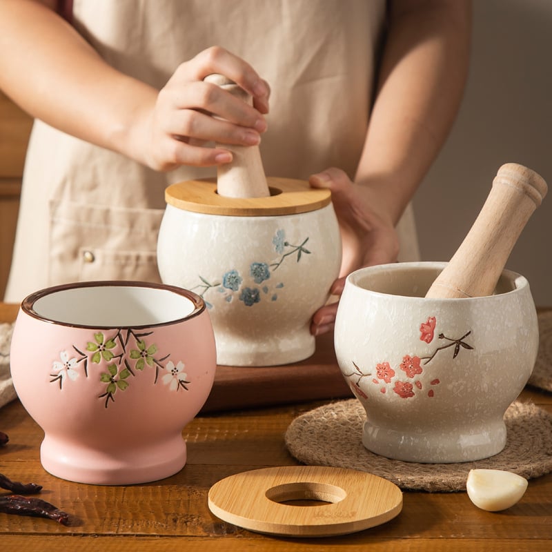 Keramički zdrobnjač češnjaka s drvenim štapićem, starinski/vintage stil