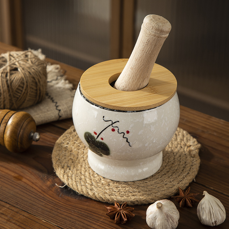 Keramički zdrobnjač češnjaka s drvenim štapićem, starinski/vintage stil