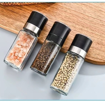 Τετράγωνη φιάλη καρυκευμάτων με μύλο πιπεριού, γυάλινο σώμα, κατάλληλη για στερεές καρυκεύσεις, οικιακή χρήση, δυνατότητα εκτύπωσης λογοτύπου