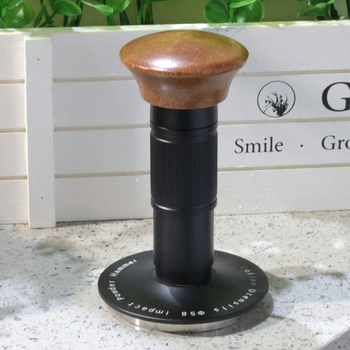 Tengli dodatak za espresso aparat – nehrđajući čelik, model 0929, moderni minimalistički stil, kompatibilan s 51/53/58 mm portafiltrima, vrhunska kvaliteta, Kraft kutija