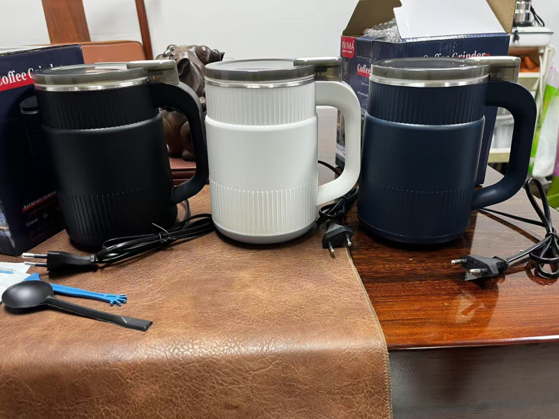 Mlinac za kavu, kapacitet ispod 1 L, napon 111–240 V, 10.000–19.999 RPM, posuda od nehrđajućeg čelika.