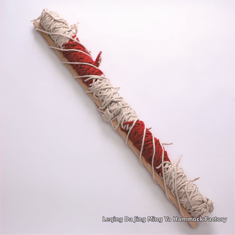 Хамак от памучно въже за вътрешно и външно ползване; максимален товар 130 кг; без стойка