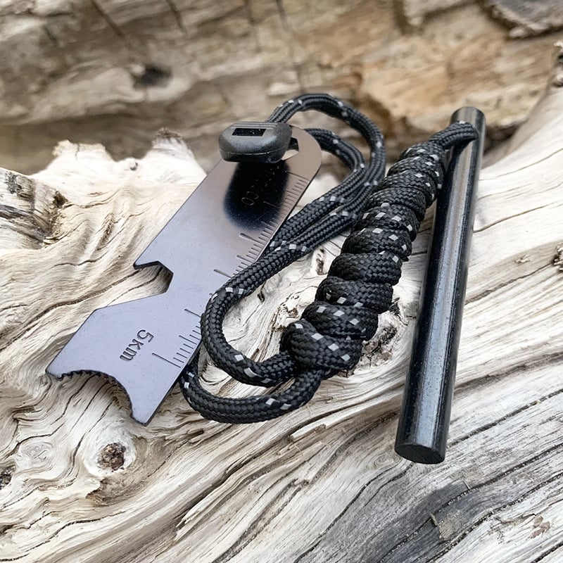 Пръчка за запалване на огън с магнезиева пръчка и скребач, обвита в седемнишен паракорд; тежести 43 g, 68 g, 129 g; за един или повече потребители; Creator