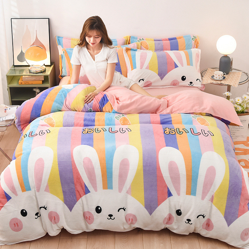 Navlaka za pokrivač od mliječnog velūra, dvostrano podstavljena, zimsku plišanu podstavu, uzorak: pruge, geometrijski, crtani; tkanje: četkanje; ispis i boja; navlaka za pokrivač