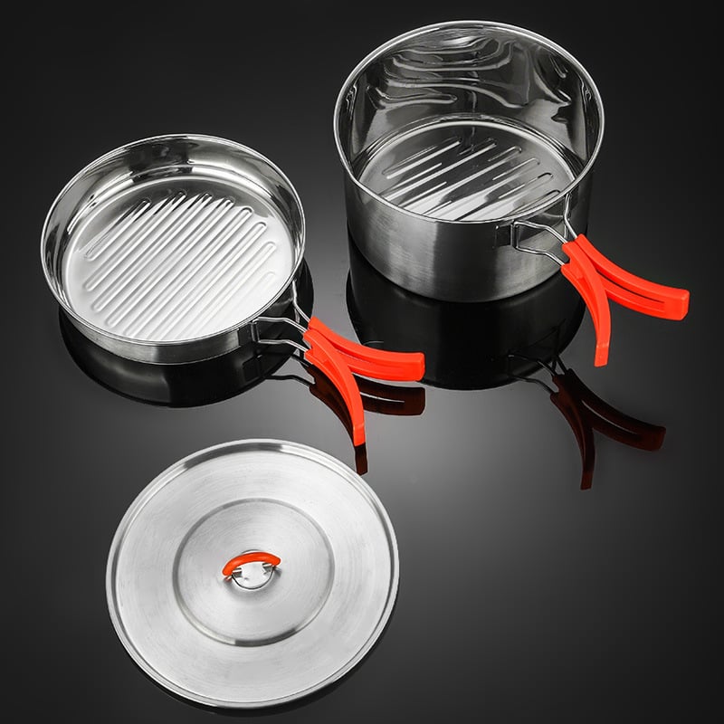 Комплект съдове за къмпинг от неръждаема стомана – преносим с сгъваема система за съхранение, включва тенджера, чайник, чаша, купа и тиган; за 1–2 души; тегло 600 г