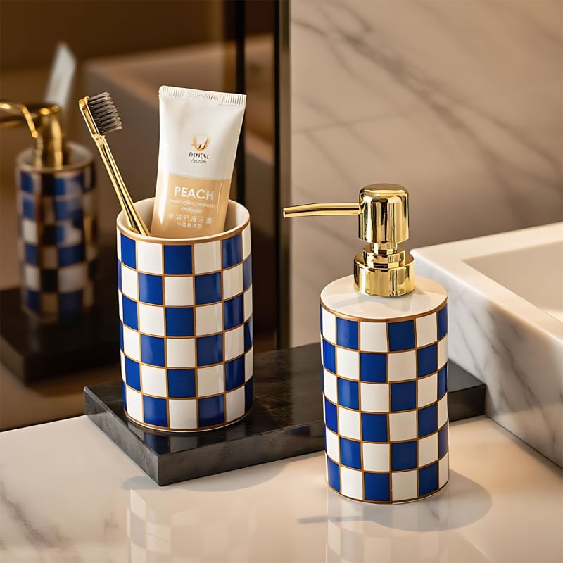 Porcelán fürdőszobai készlet, 2 darab: szappanadagoló és testápoló üveg; logónyomás elérhető; testre szabható