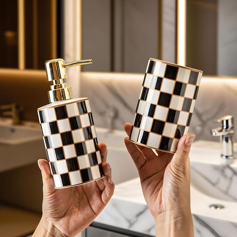 Porcelán fürdőszobai készlet, 2 darab: szappanadagoló és testápoló üveg; logónyomás elérhető; testre szabható