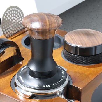 Ταμπερ καφέ για ημι-αυτοματες μηχανές εσπρέσο – καρυδιά, αλουμίνιο και ανοξείδωτο χάλυβα; σχέδιο πίεσης με υδάτινη ισορροπία