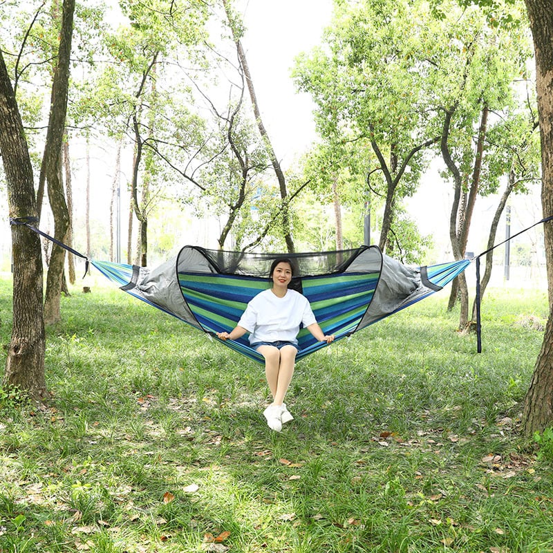 Kültéri függőágy rovarhálóval és árnyékolóval, vászon felület, terhelhetőség 600 kg, tömeg 1.7–2.7 kg, konzol nélkül, egy személy számára