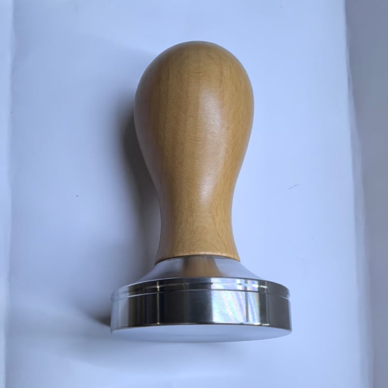 Ταμπερ εσπρέσο με σώμα από ανοξείδωτο ατσάλι και ξύλινο χερούλι, 300 g, μινιμαλιστικό μοντέρνο στυλ