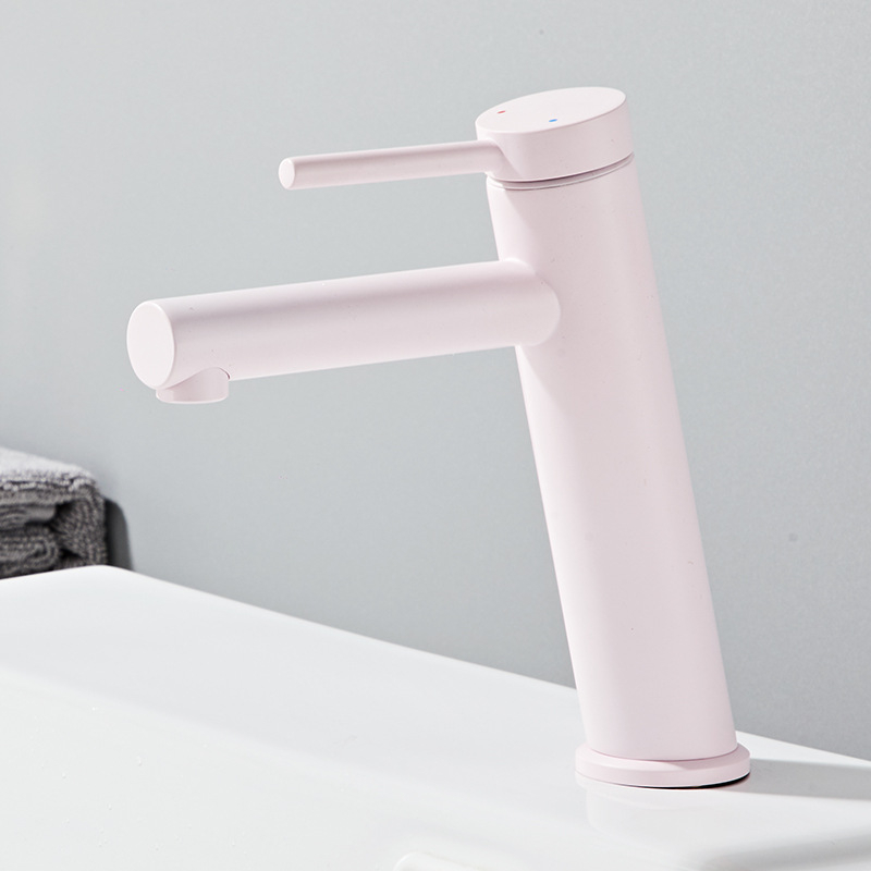 Réz anyagú egykaros keverőcsaptelep mosdóhoz, meleg- és hideg víz, kerámia patron, kulcsos szerelés