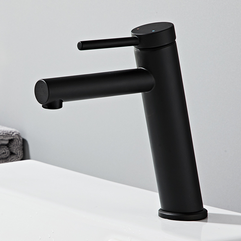 Réz anyagú egykaros keverőcsaptelep mosdóhoz, meleg- és hideg víz, kerámia patron, kulcsos szerelés