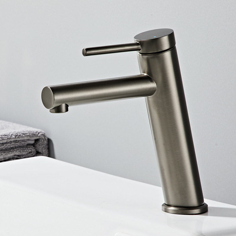 Réz anyagú egykaros keverőcsaptelep mosdóhoz, meleg- és hideg víz, kerámia patron, kulcsos szerelés