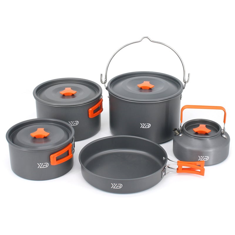 Къмпинг комплект съдове от алуминиева сплав — ултралек и преносим, с двойна употреба; за 5+ души; включва два съда за кипене, тиган за пържене, висящ съд и чайник.