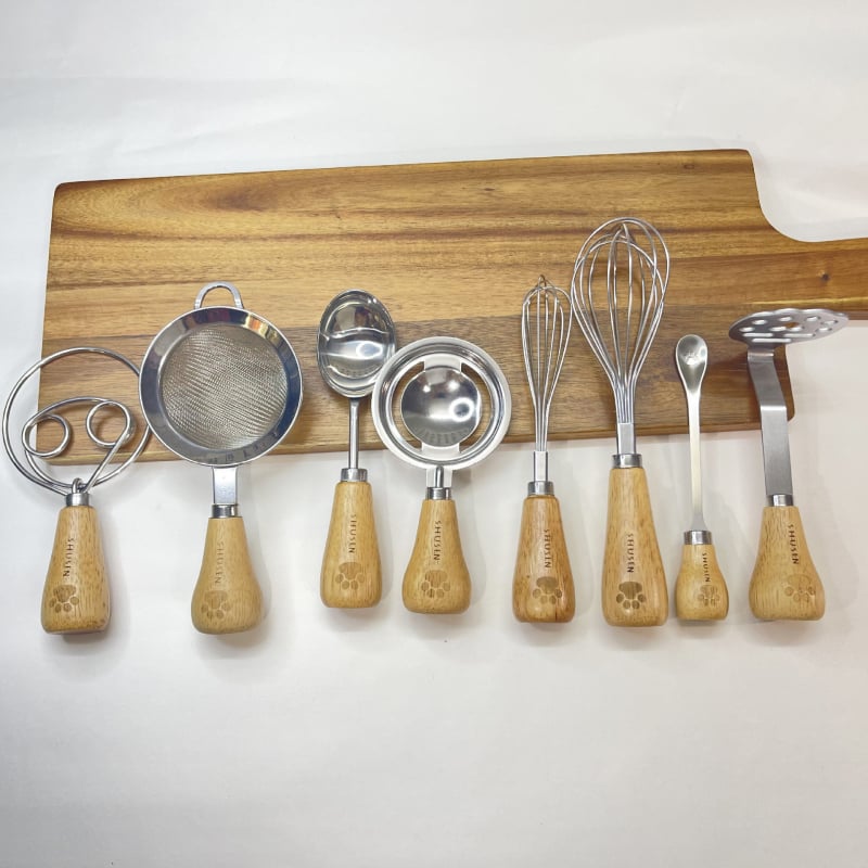 Разбърквач за яйца, разделител за белтъци и преса за пюре - 8-частен комплект кухненски прибори от неръждаема стомана с дръжки от гумирано дърво