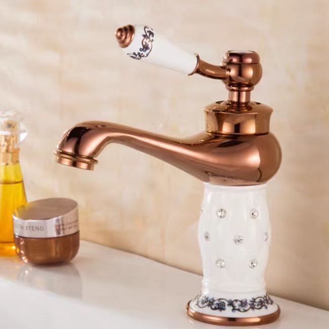 Európai stílusú mosdócsaptele, forró–hideg keverő, egylyukas aláépített szerelés, rézből, kerámiabetétes szelep, modell 607