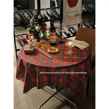 Τραπεζομάντιλο με πλέγμα σε σκανδιναβικό στυλ, τετράγωνο σχήμα, από πολυεστέρα, αντοχή σε υψηλές θερμοκρασίες.