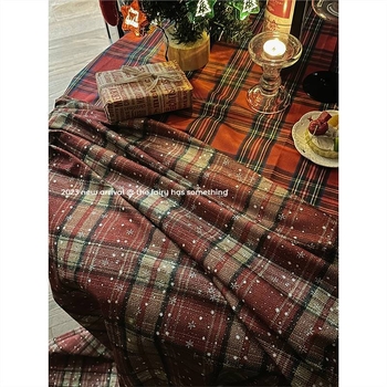 Τραπεζομάντιλο με πλέγμα σε σκανδιναβικό στυλ, τετράγωνο σχήμα, από πολυεστέρα, αντοχή σε υψηλές θερμοκρασίες.