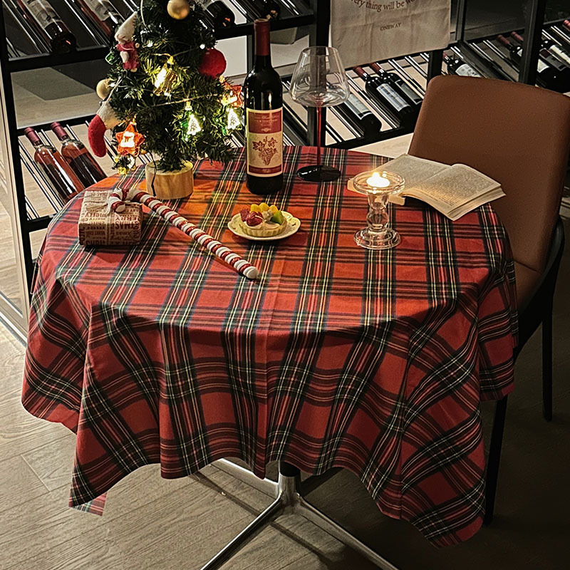 Τραπεζομάντιλο με πλέγμα σε σκανδιναβικό στυλ, τετράγωνο σχήμα, από πολυεστέρα, αντοχή σε υψηλές θερμοκρασίες.